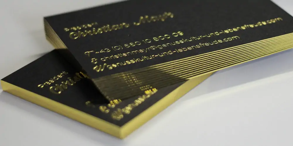 Blackmagic schwarze Visitenkarten mit Prägung und Folienschnitt gold